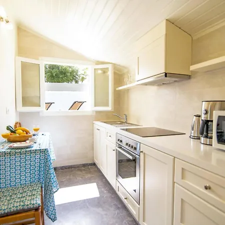 Petroula By Agios Stefanos Kassiopi