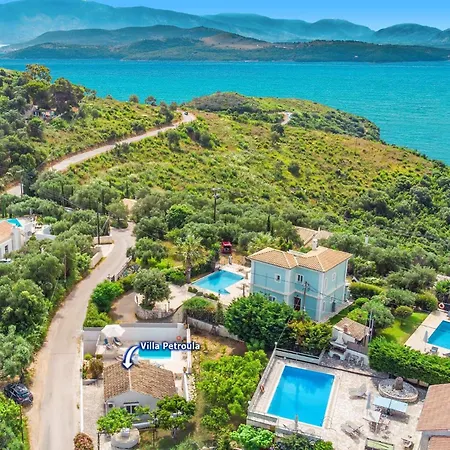 Villa Petroula By *